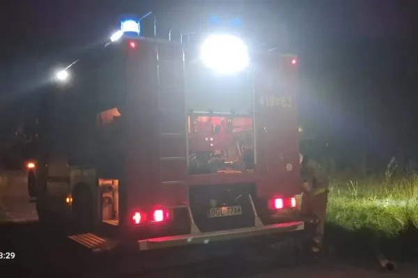 Pożar sterty śmieci i suchych liści w Kietrzu — interweniowała OSP Kietrz