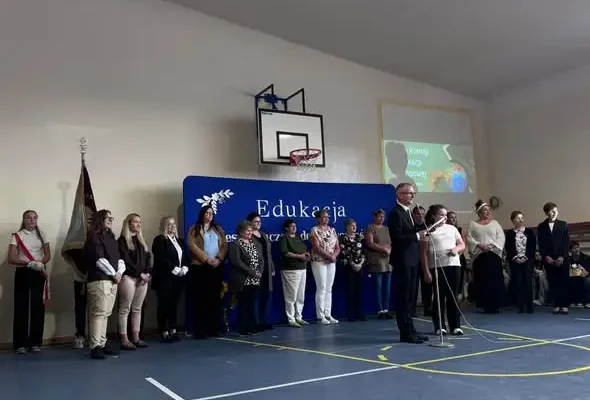 Dzień Edukacji Narodowej w szkole w Branicach – nagrody, występy i podziękowania